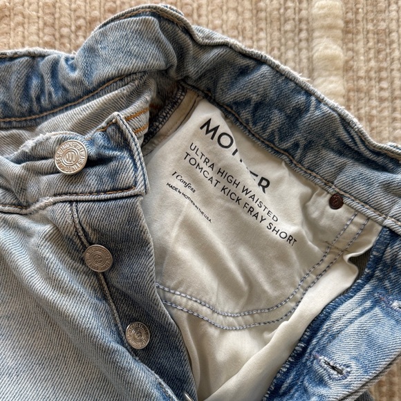 MOTHER Ultra High Waisted Tomcat Kick Fray Short in Color: I Confess Size: 25 - Picture 4 of 9